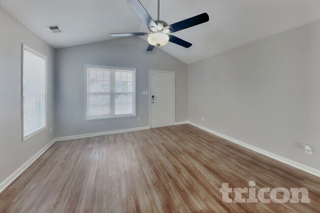 Foto del edificio - 5169 Parkerwood Dr