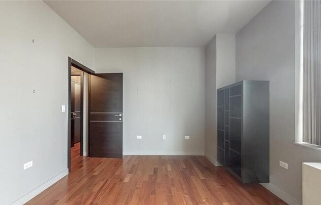 Building Photo - CRMVII