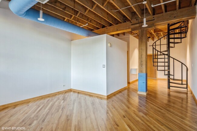 Building Photo - 5235 N Ravenswood Ave