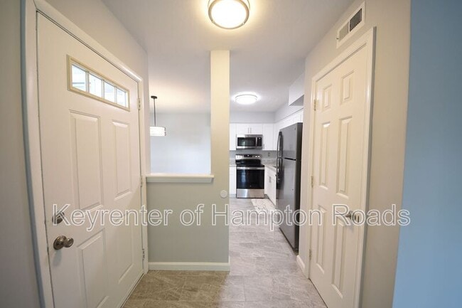 Building Photo - 612 Waters Dr