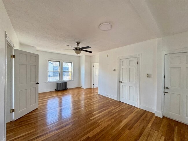 Building Photo - 33 Hollis Ave