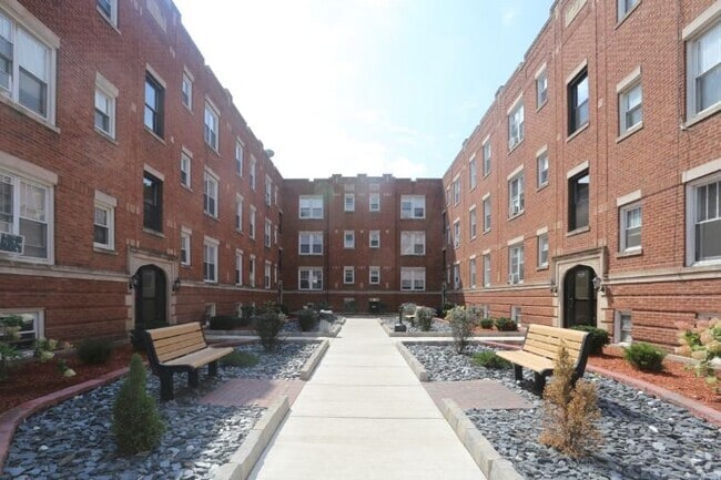 Building Photo - 958 W Cornelia Ave