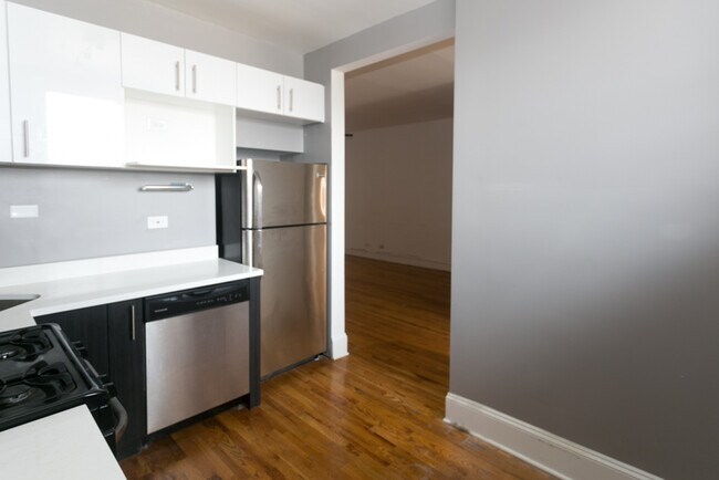 Building Photo - 632 W Stratford Pl