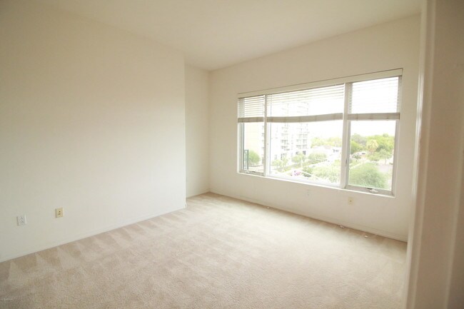Foto del edificio - 2302 N Central Ave