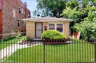 Building Photo - 309 W 109th St