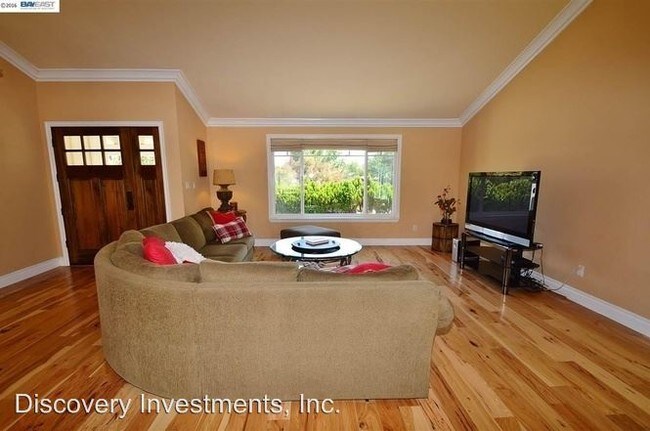 Building Photo - 260 Saint Christopher Dr