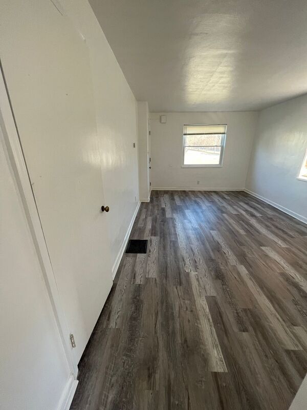 Building Photo - 250 Basswood Ave