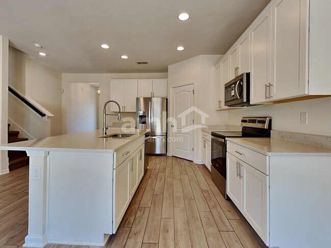 Building Photo - 22 N Hamilton Springs Rd