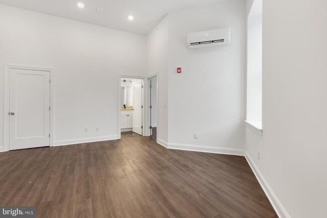 Foto del edificio - 2145 N Front St