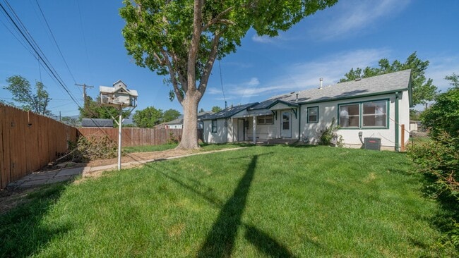 Building Photo - Updated Downtown Rancher!