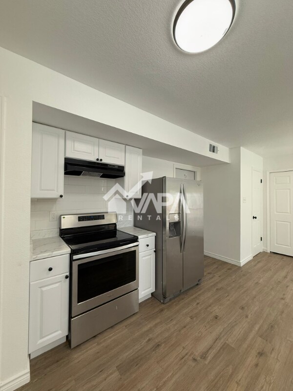 Foto del edificio - 6402 Gray Ridge