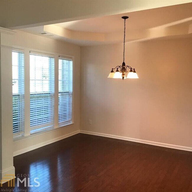 Foto del edificio - 595 Cricklewood Dr