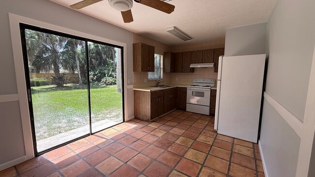 Building Photo - 2325 SW Pamona St