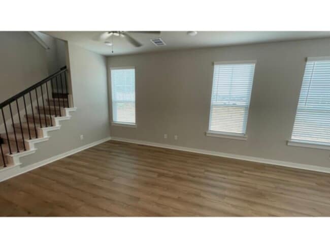 Building Photo - Beautiful Brand New Townhome off Randol Mi...