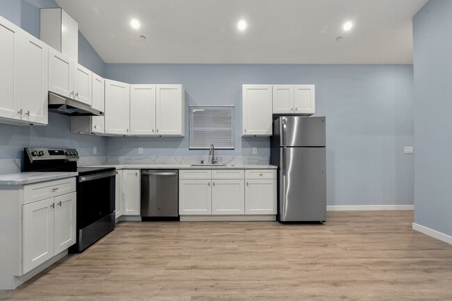 Building Photo - 331-335 N Olive St