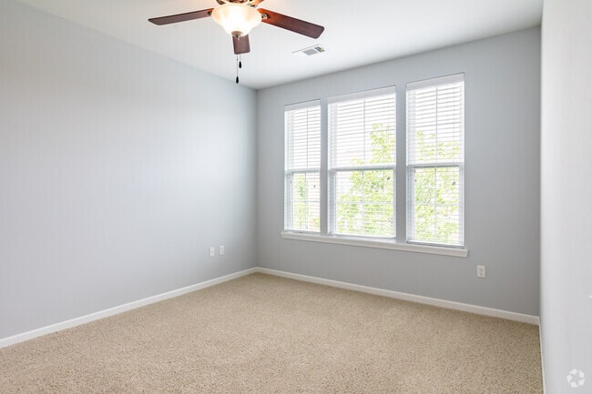 1BR, 1BA - Bedroom - Enclave at 127th