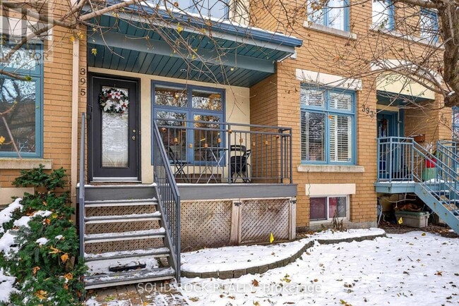 Building Photo - 395 MacKay St