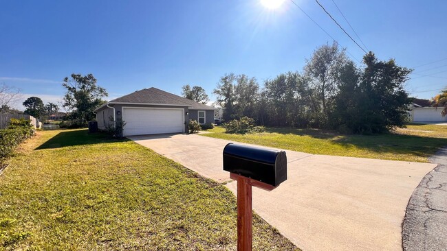 Building Photo - Deltona Dream Home Awaits You! 3/2 +BONUS ...