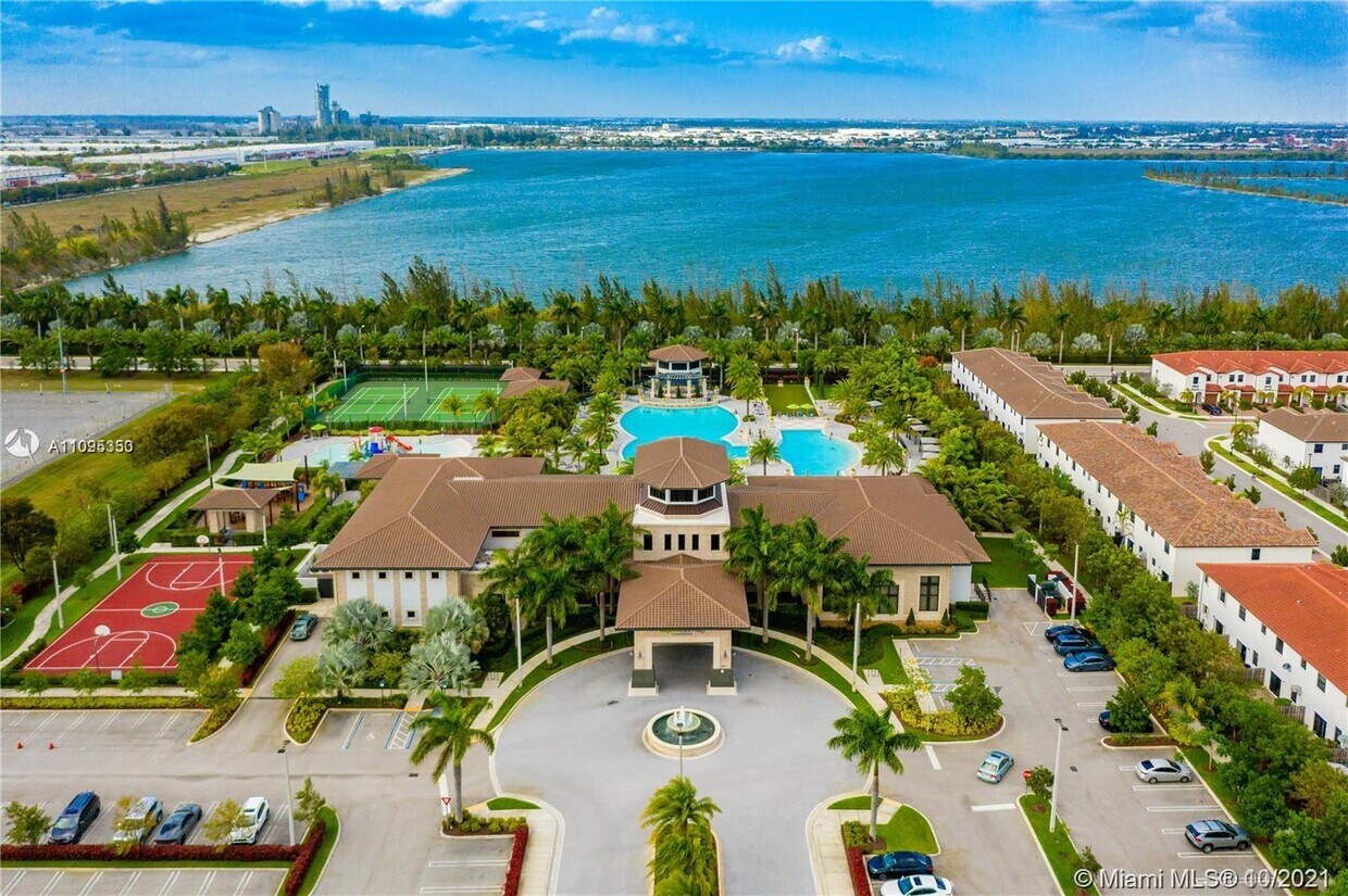 Foto principal - 7865 NW 104th Ave
