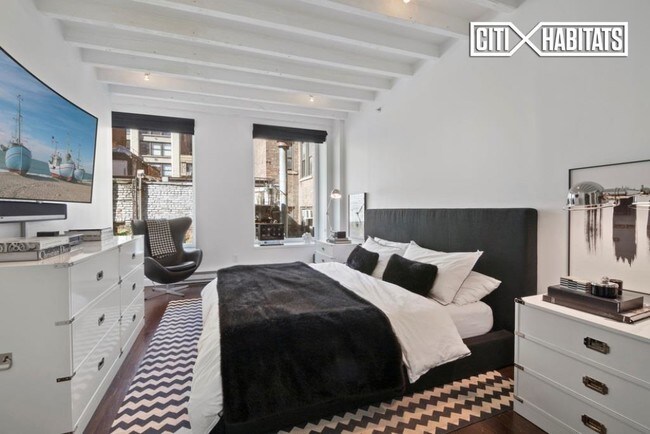 Building Photo - 148 W 28th St