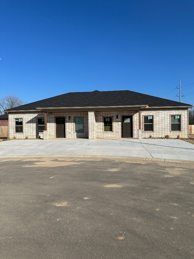 Building Photo - 1616 Crosswood Ct