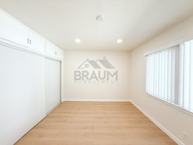 Foto del edificio - 15550 Vanowen St