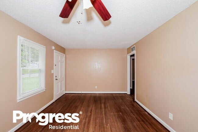 Foto del edificio - 948 Edwards Lake Rd