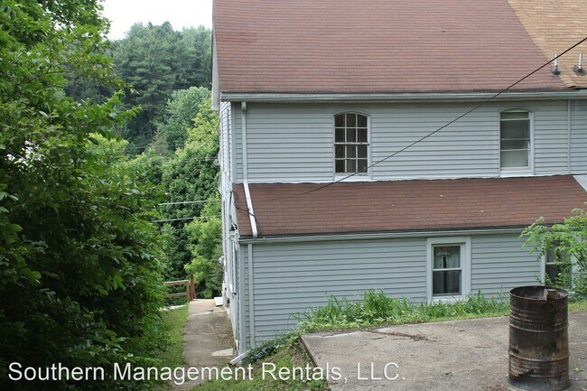 Foto del edificio - 3 br, 1 bath House - 35 Valley St.