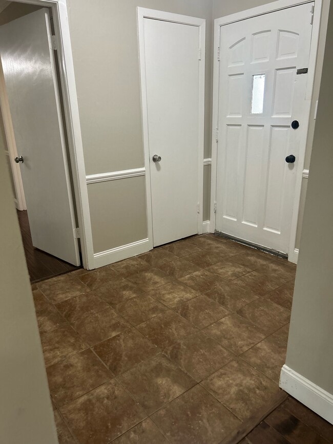 Foto del edificio - 2302 Crestwood Dr