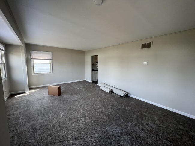 Building Photo - 2961 Prentice Dr