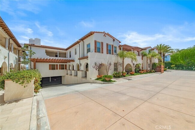 Foto del edificio - 28220 Highridge Rd