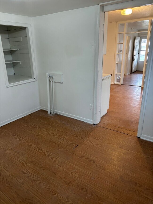 Building Photo - 3 Bedroom House