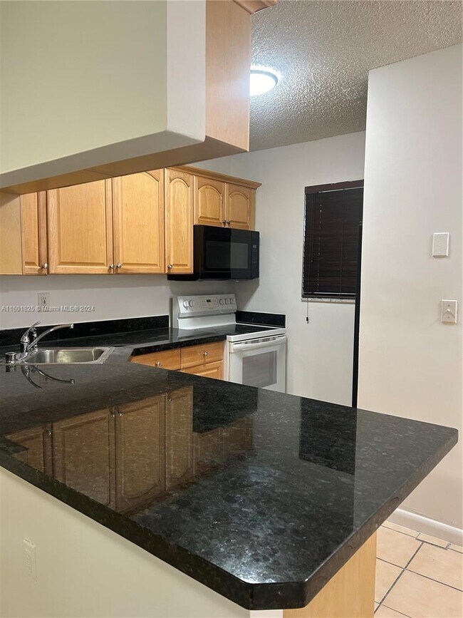 Building Photo - 17255 SW 95th Ave