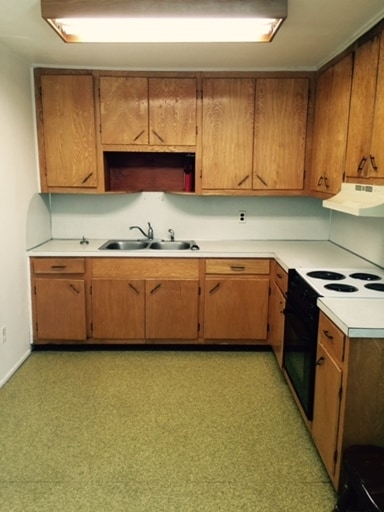 Kitchen - 935 Aurora Dr