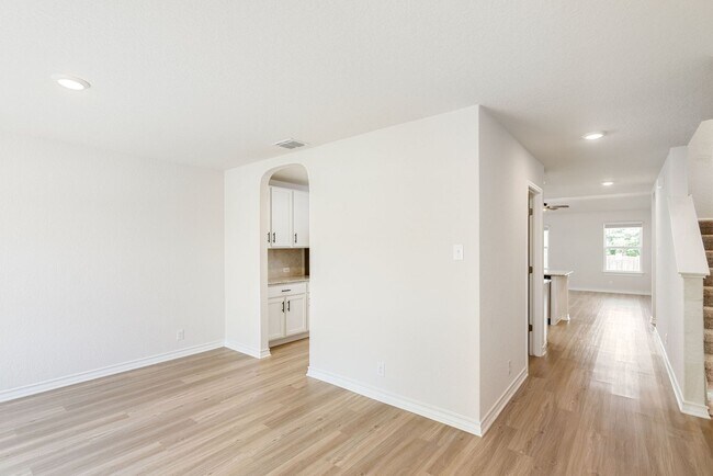 Building Photo - Greenbelt on Over a 1/4 acre - 9530 Cord G...