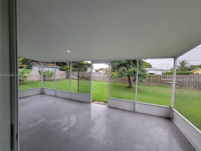 Building Photo - 1814 Oakmount Dr