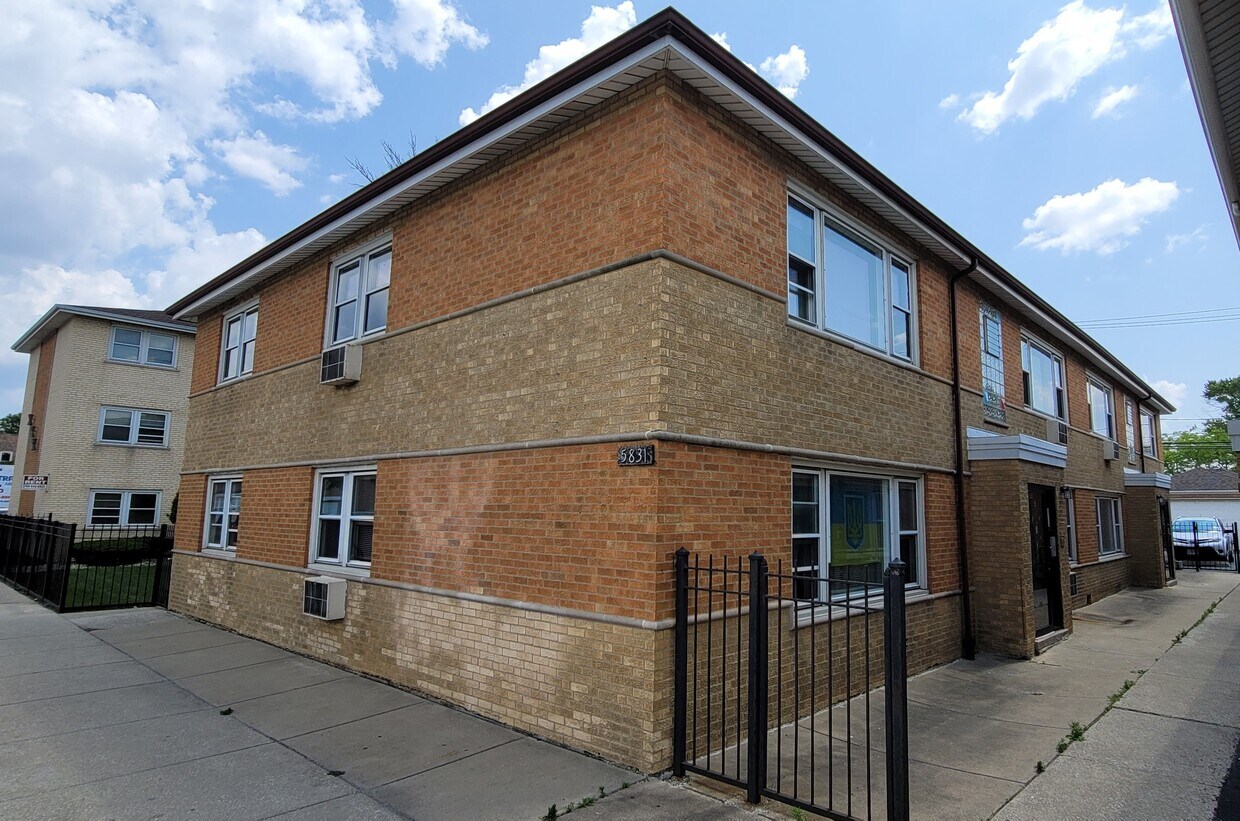 5831 W 63rd St Unit 1B, Chicago, IL 60638 Room for Rent in Chicago