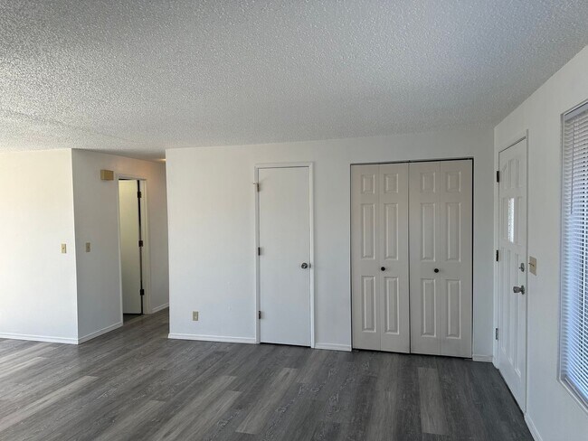 Foto del edificio - 2 bedroom 1 bath duplex in Springfield!