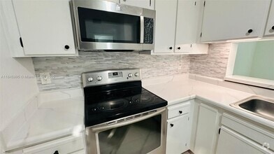 Building Photo - 1245 SW 46th Ave