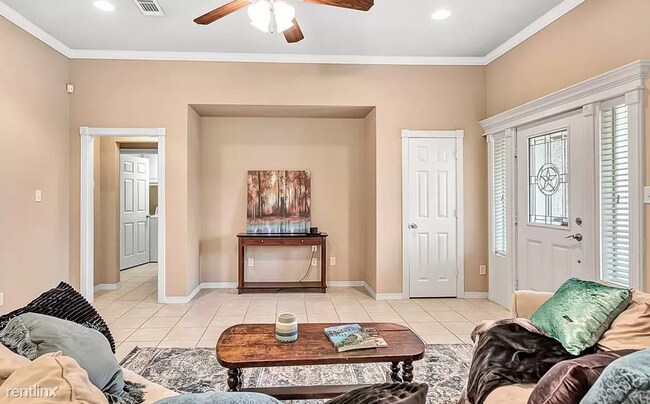 Foto del edificio - 4 br, 3 bath House - 2920 Horseback Ct