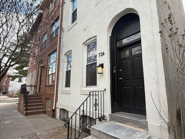 front of 4 unit building - 726 S 19th St