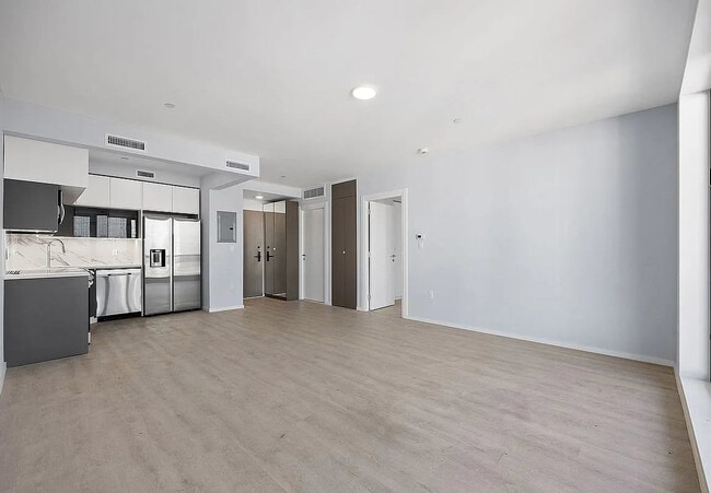 Building Photo - 2654 E 18th St