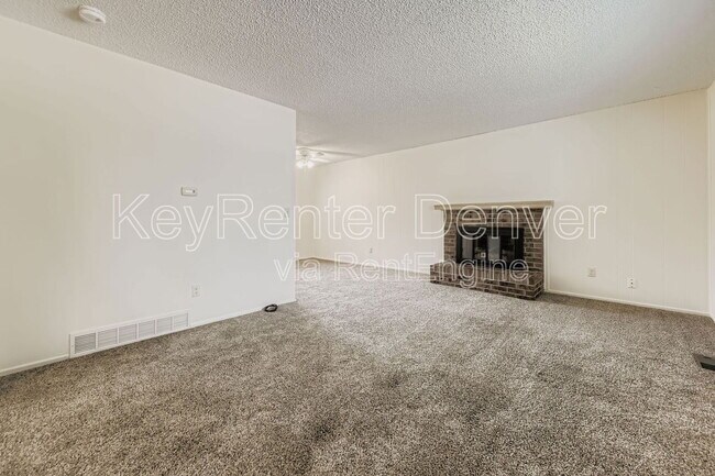 Foto del edificio - 1243 S Johnson Way