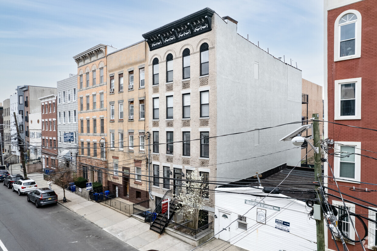 Primary Photo - 416 Monroe St