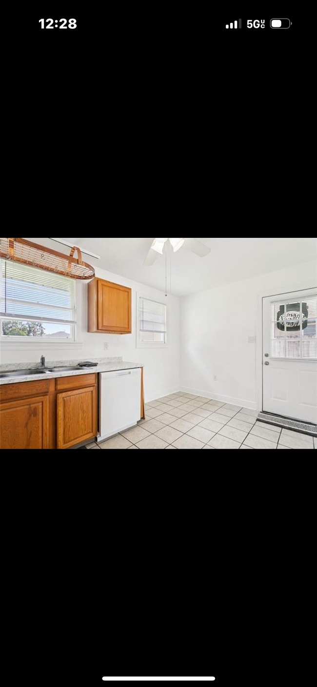 Building Photo - 347 Olive Dr