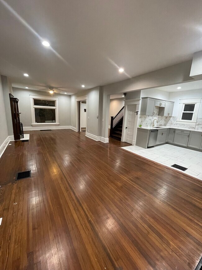 Dining room kitchen - 501 Saint Clair Ave