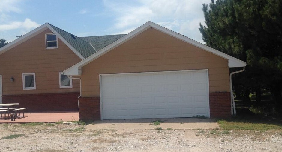 Foto del edificio - 42841 Rd 750