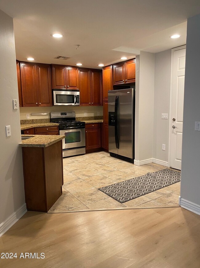 Building Photo - 5450 E Deer Valley Dr