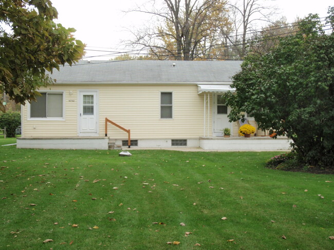 1-Bedroom side by side duplex on a Country Lot - 14740 Chamberlain Street