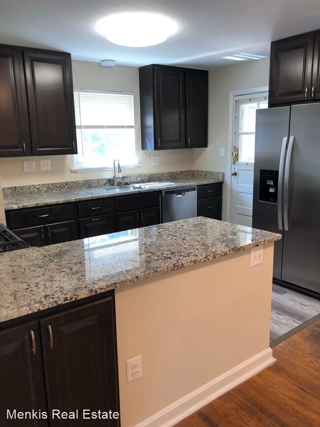 Foto del edificio - 4 br, 2 bath House - 604 Elm Ave